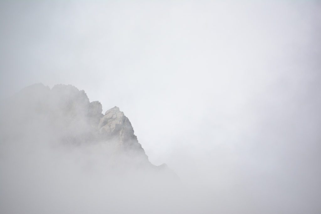 montagna tra le nuovole