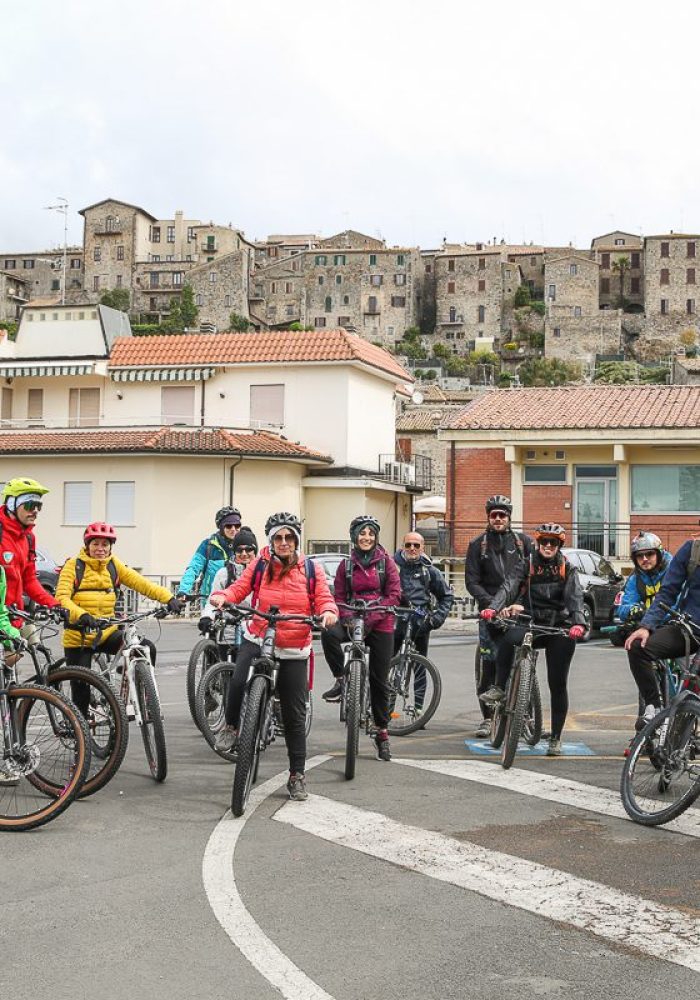 Anello della caldera: il lago di Bolsena in MTB